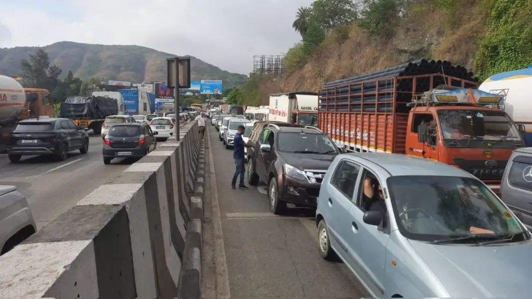Pune-Mumbai Expressway Likely to See Heavy Traffic Due to Victory Rally