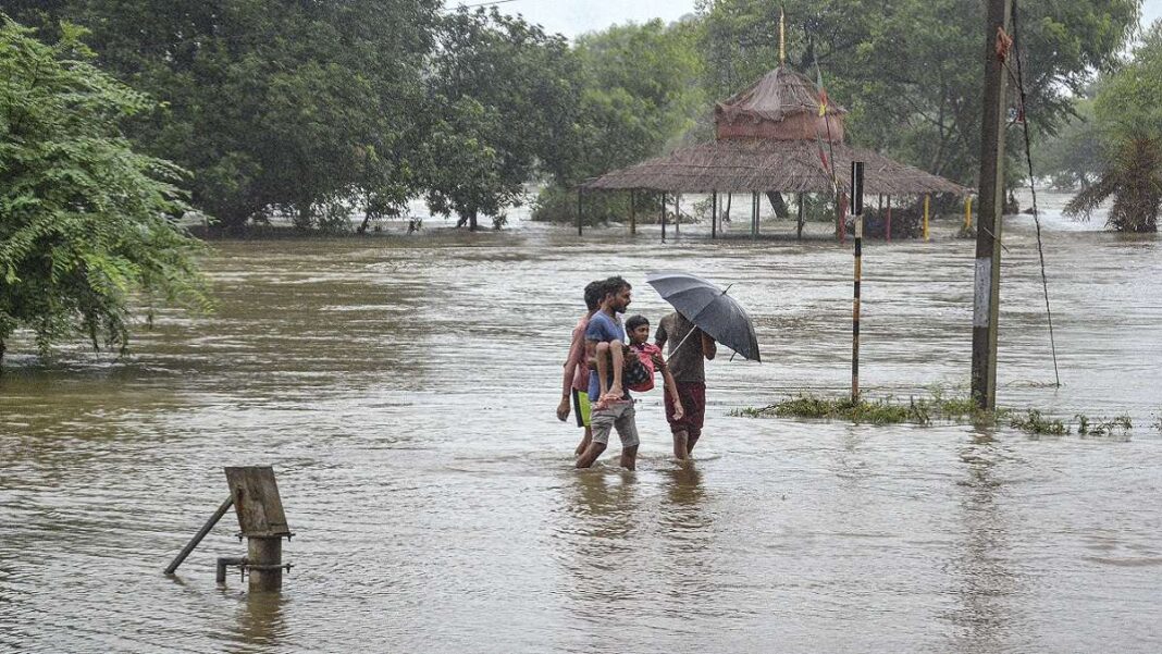 Madhya Pradesh Issues Rain Alerts as Floods Hit 28 Districts and Schools Shut
