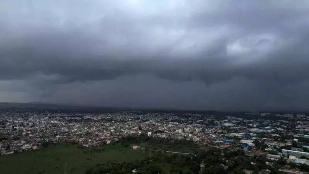 Mumbai Weather Update: Mild Conditions With Humid Air And Rain Likely Today