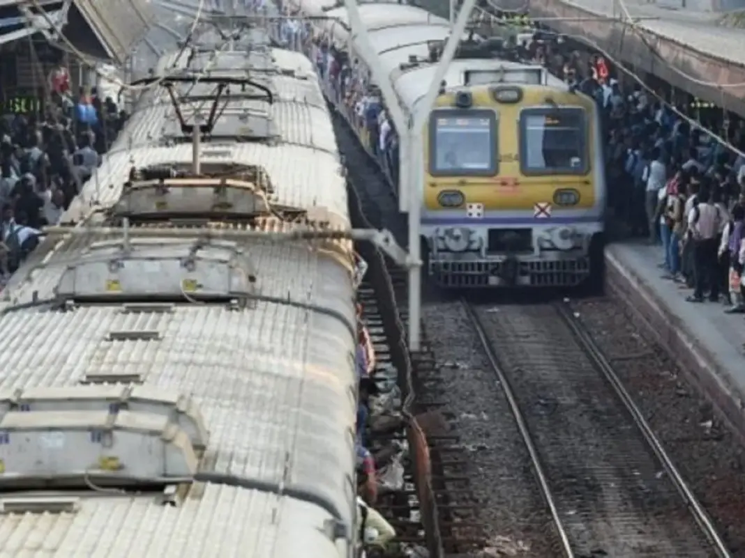 Mumbai Sunday mega block affects Central Transharbour lines