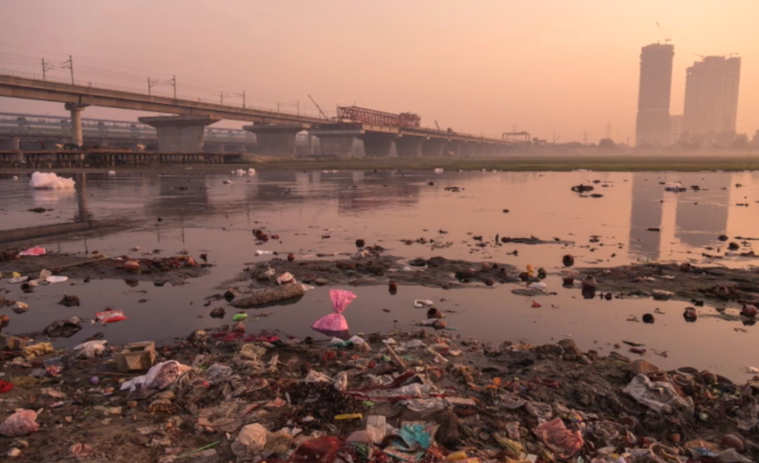 BMC Fines Seven Units For Dumping Waste Near Mithi River