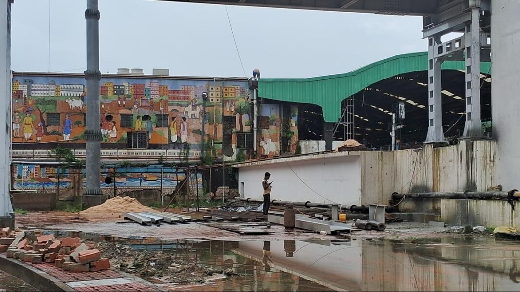 Kolkata Metro Disruption as Kavi Subhash Shuts Down