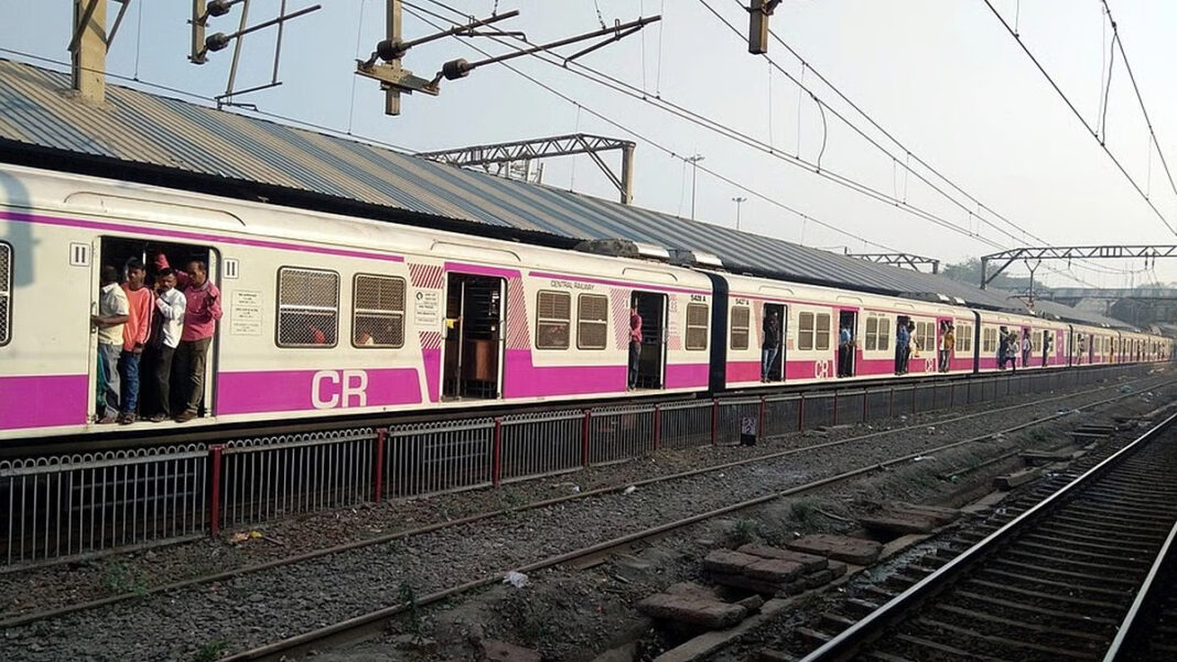 Central Railway Achieves Punctuality Gains While Daily Commuters Continue Facing Delays