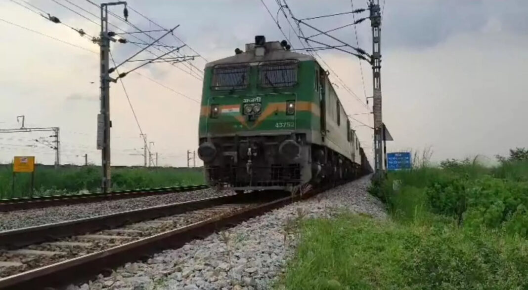 Chandauli launches 4.5 km Rudrastra freight trial connecting UP to Garhwa efficiently