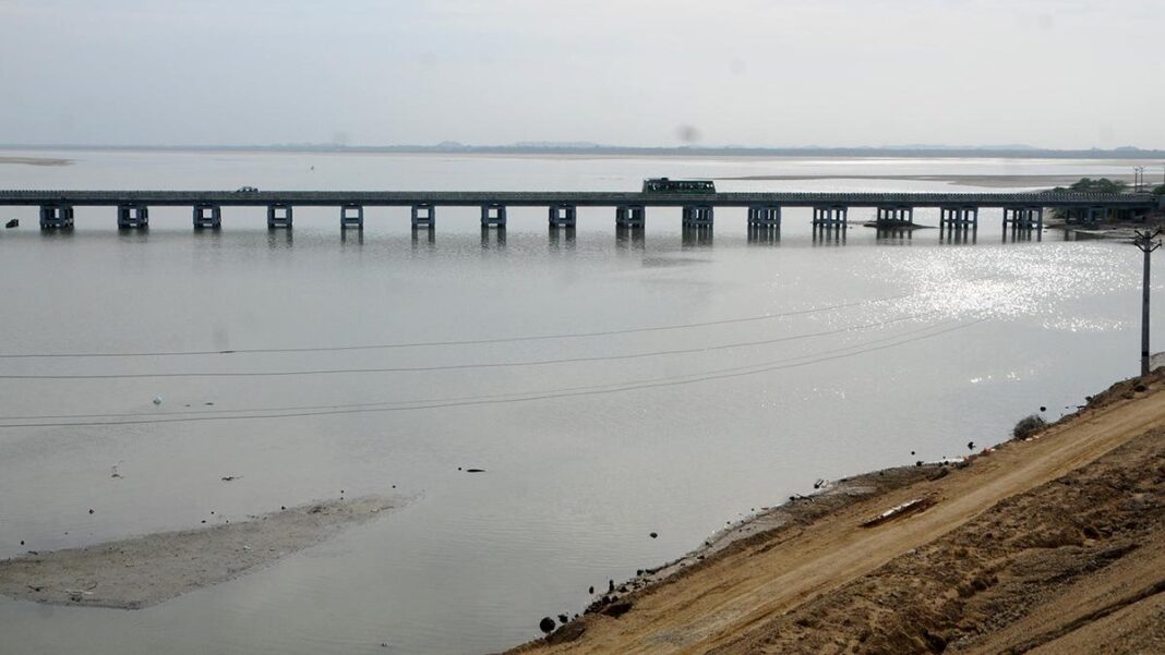 Chennais Uthandi Flood Channel Project Sparks Debate Over Sewage Pollution