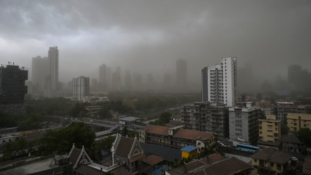 Mumbai Monsoon Hits Early Peak Then Slows In August Phase