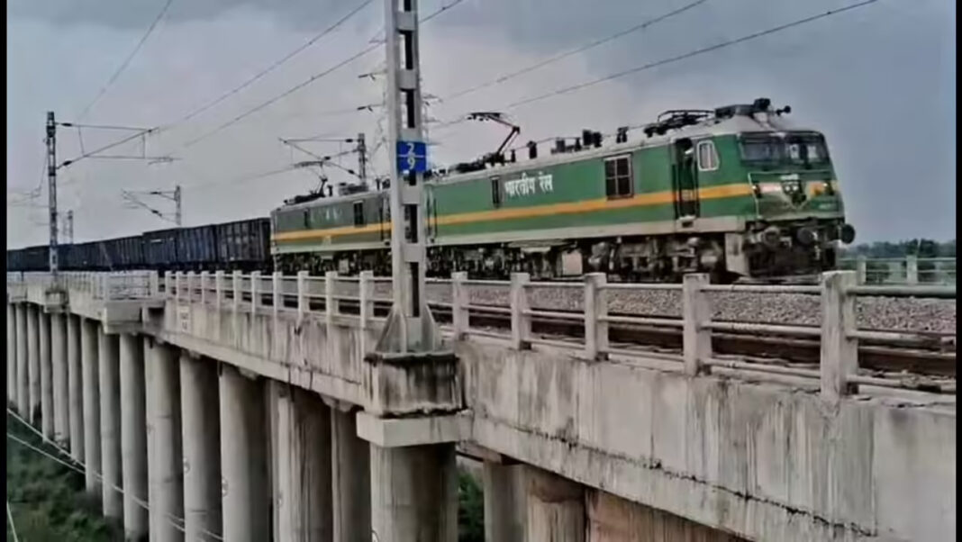 Ganjkhwaja launches 4.5 km Rudra‑Astra freight train trial from UP to Latehar