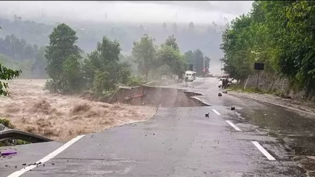 Himachal Pradesh Closes 285 Roads Including Chandigarh‑Manali and Manali‑Leh Highways Amid Rain Fury