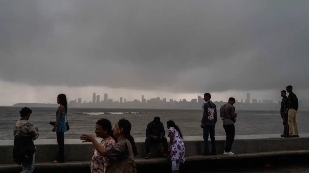 Mumbai Weather Alert: Cloudy Conditions, Rainfall Likely Throughout Day