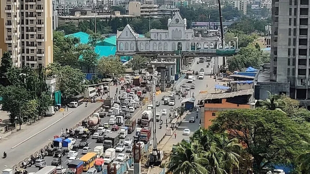 Mumbai Officials Propose Dahisar Toll Naka Relocation To Combat Chronic Congestion (1)