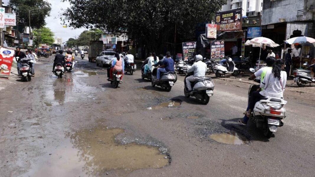 Mumbai unveils MahaYutis plan pothole‑free roads and enhanced metro connectivity
