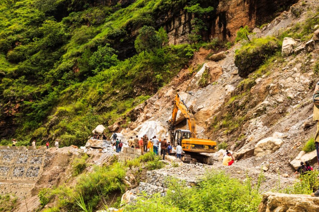 NH‑10 collapses from Siliguri to Sikkim amid monsoon landslides