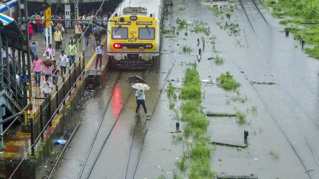 Mumbai Under Fresh Red Alert, Flights, Roads And Rail Services Impacted