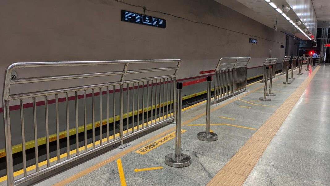 Bengaluru Metro installs barricades for safer passenger flow