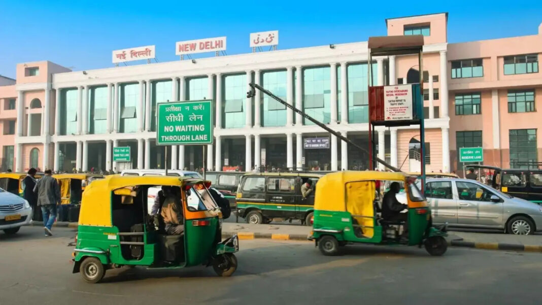 Railway Minister Inspects New Delhi Station to Evaluate Ongoing Holding Area Development