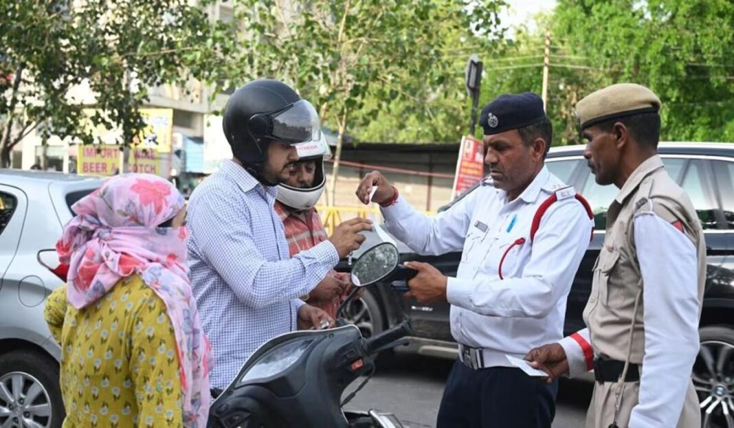 Mumbai traffic police issue 10000 e challans on violators during Dahi Handi