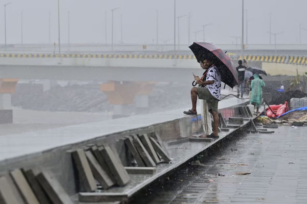 Mumbai On Yellow Alert As Heavy Rains Disrupt Daily Life Till Weekend