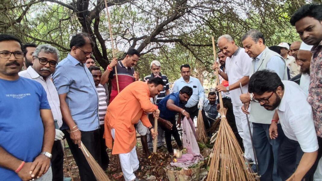 Western Railway Launches Swachhata Abhiyan with Tree Plantation Drive