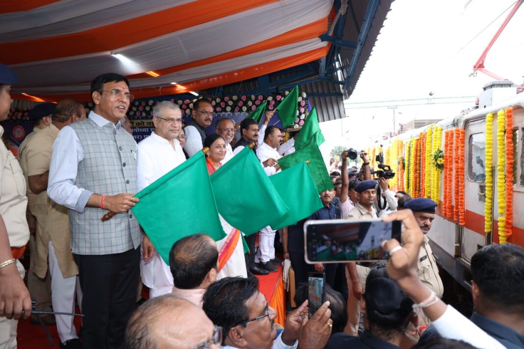Union Railway Minister Launches Bhavnagar Ayodhya Weekly Express Train Service
