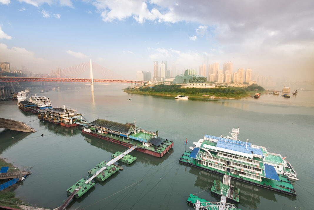 Mumbai CM and Singapore Dy PM assess massive Uran port expansion