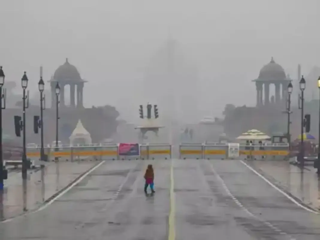 Delhi To See Warm Temperatures Today, Light Rainfall Forecast Brings Relief