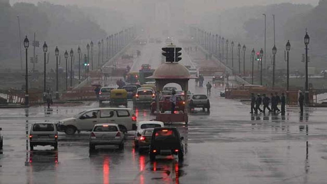 Delhi NCR rain causes waterlogging, traffic chaos across key areas