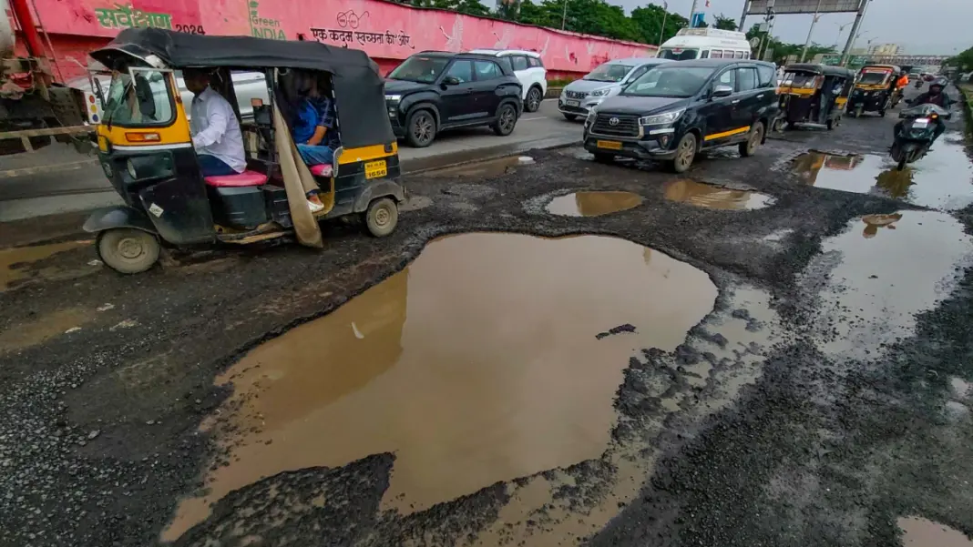 Mumbai Suburbs Report 7100 Pothole Complaints This Monsoon