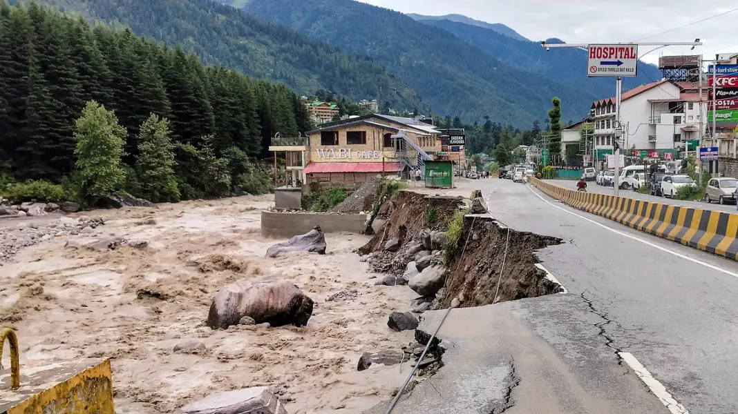 Shimla rains block 355 roads and disrupt power