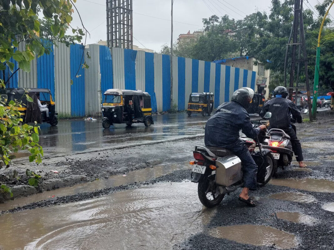 Mumbai Ganpati Mandals Refuse Road-Digging Penalties Unless Civic Body Fixes Potholes