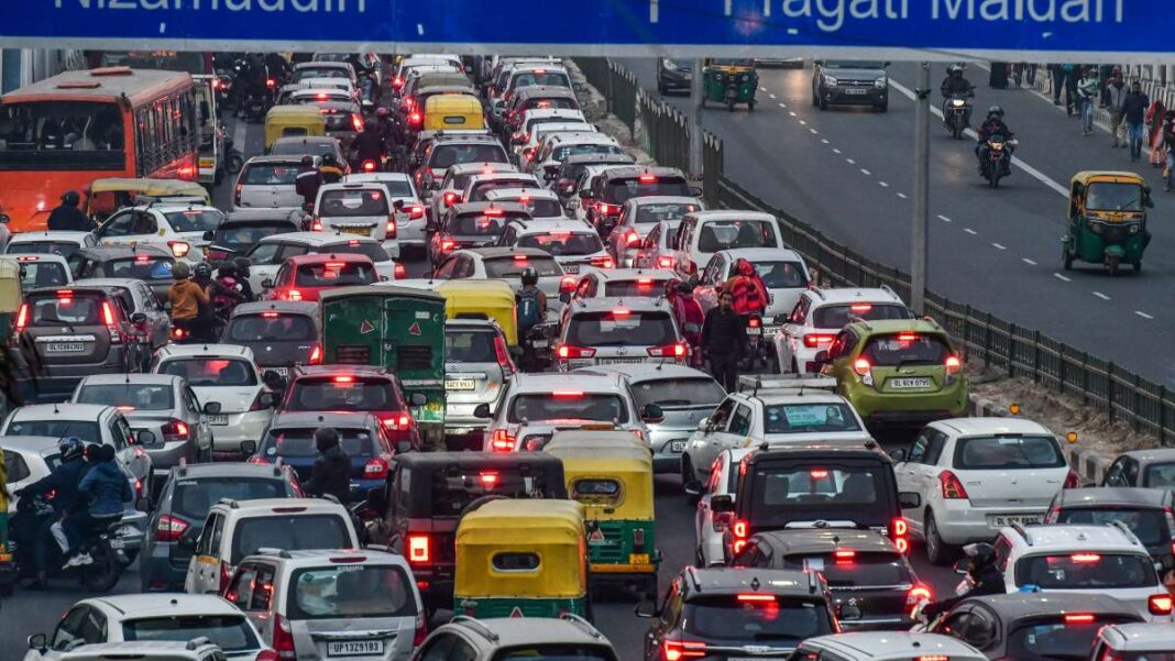 Pune Mumbai Expressway Traffic Crawls Ahead Of Long Weekend Rush