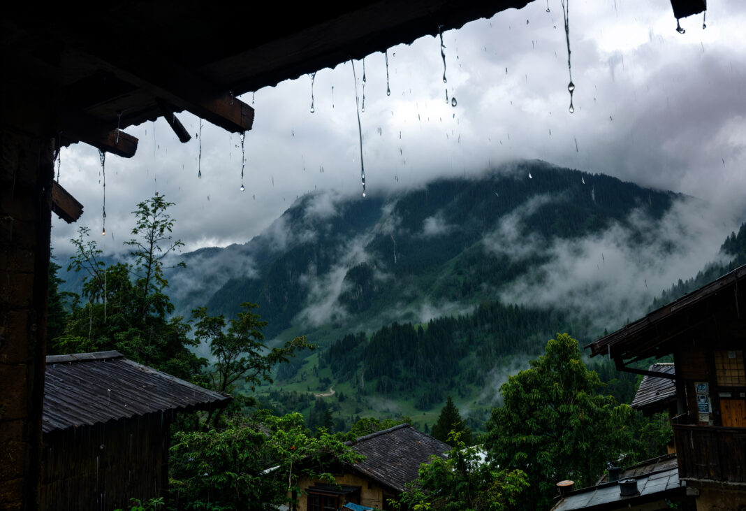 Kullu Cloudburst Shuts 400 Roads And Schools In Himachal