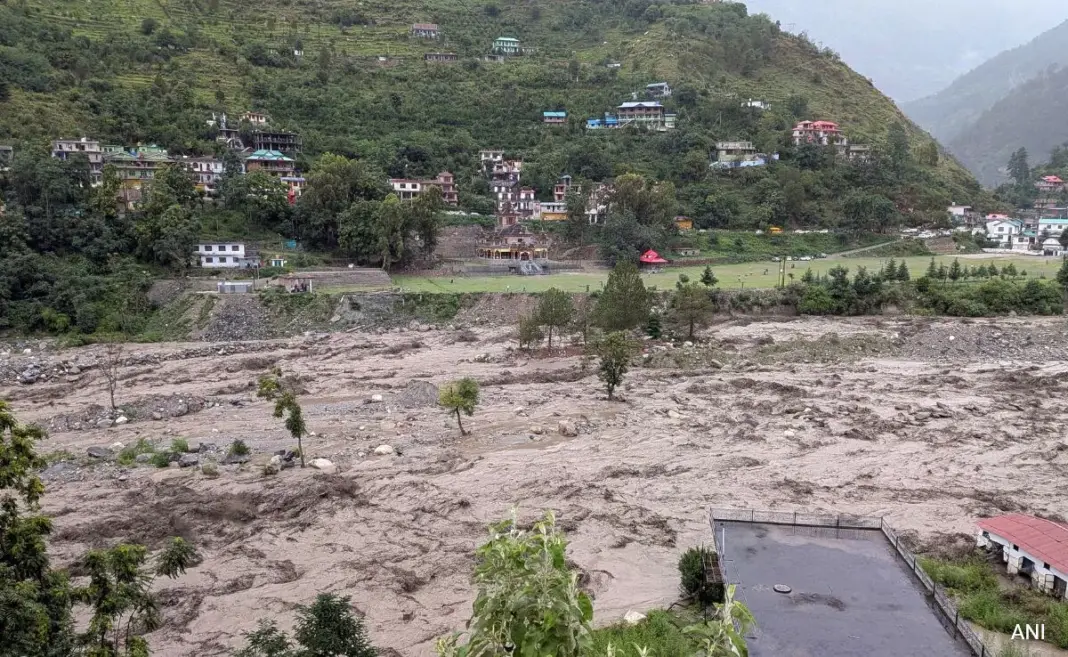 Himachal Pradesh Floods Disrupt 557 Roads And Three National Highways
