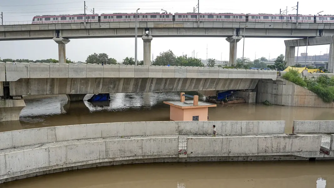 Delhi Yamuna Hits 204·88m Flood Preparations Begin