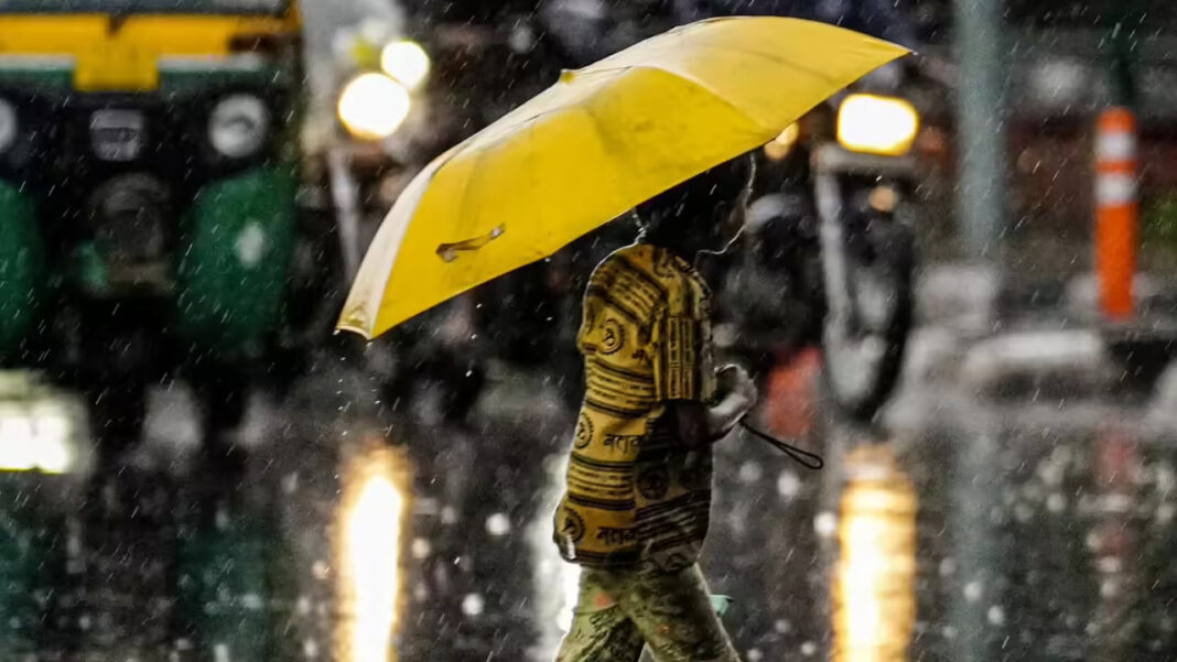 Mumbai Records Mild Temperatures With Rainfall Expected Today As AQI Stays Moderate