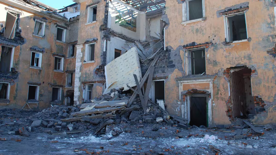 Nalasopara Unsafe Buildings Evacuated Immediately After Structural Pillars Develop Cracks