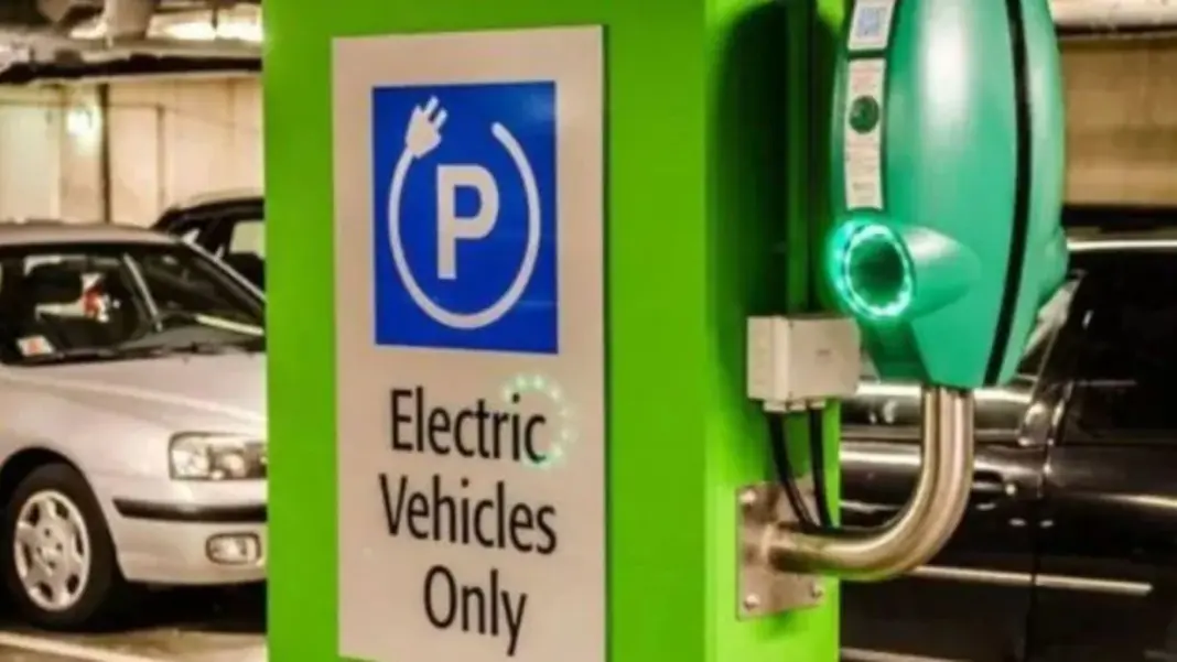 Mumbai Expressway To Add 8 EV Charging Stations, Boosting Green Travel Options