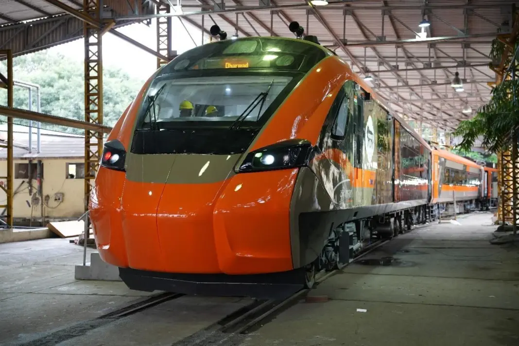 Mumbai to get 12 15 18 coach fully AC Vande Metro