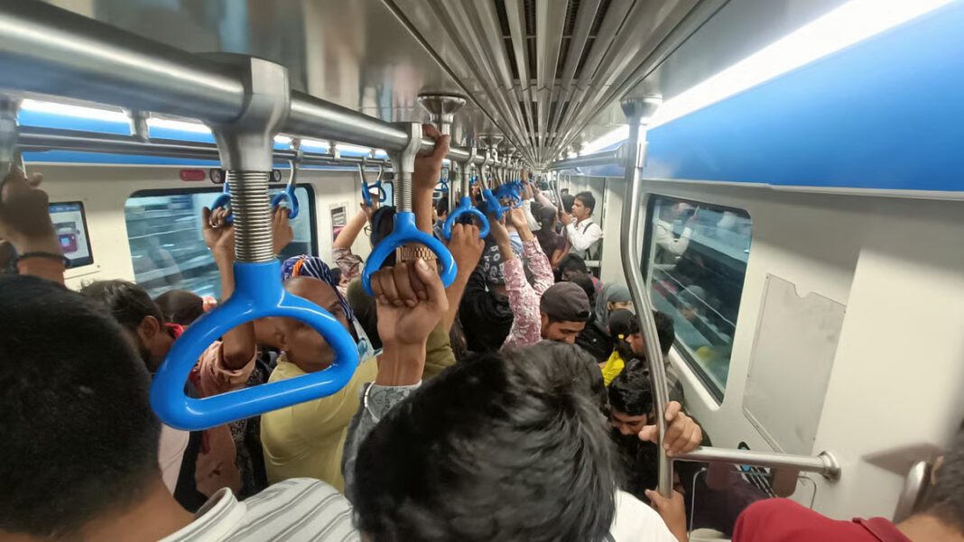 Pune Metro Records Festival Rush With 3.68 Lakh Commuters