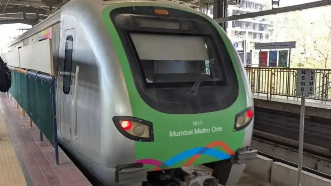 Mumbai Dindoshi Metro Station Closes Suddenly Leaving Commuters Stranded During Peak Hours