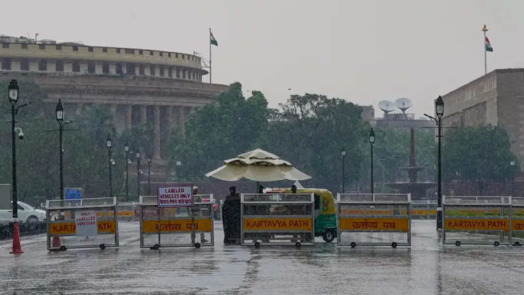 Delhi Records 36°C Heat With Patchy Rain And Poor Air