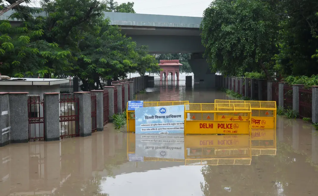 Delhi struggles as Yamuna river overflows flooding low lying areas