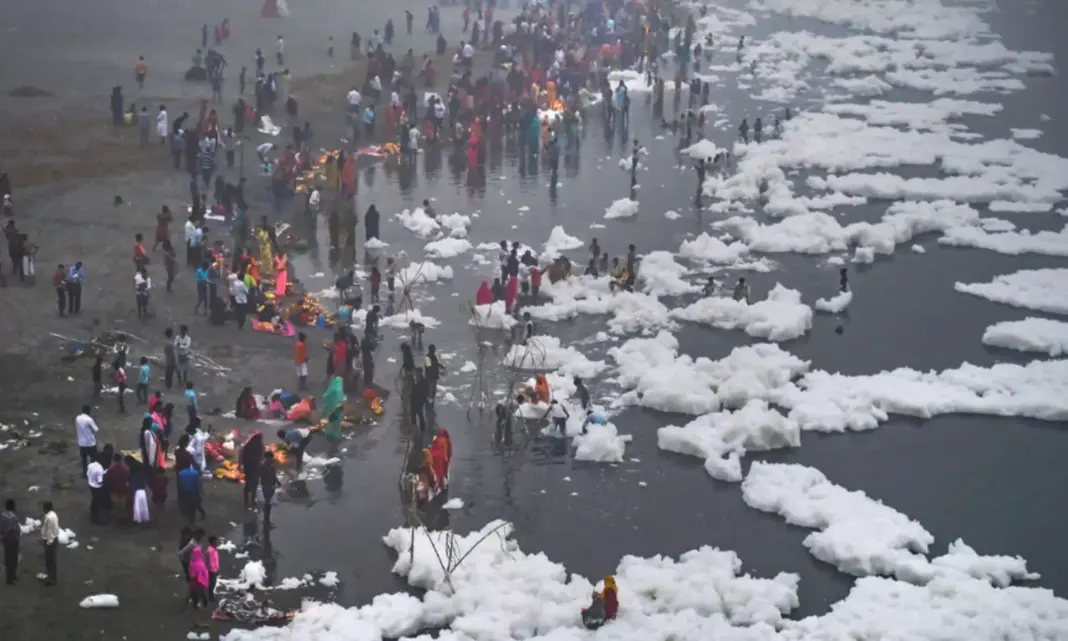 Delhi Yamuna Cleared Froth Ahead Chhath Festival Devotees Celebrate Safely