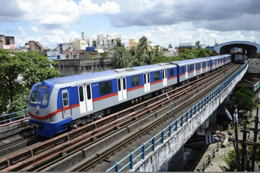 Kolkata Metro Blue Line Disrupted After Track Crack Near MG Road