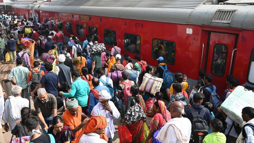 Patna Prepares Kumbh-Scale Rail Operations Ahead of Chhath Puja and Elections