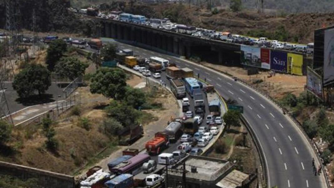 Lonavala Traffic Chaos On Pune–Mumbai Expressway Near Khandala Tunnel Today