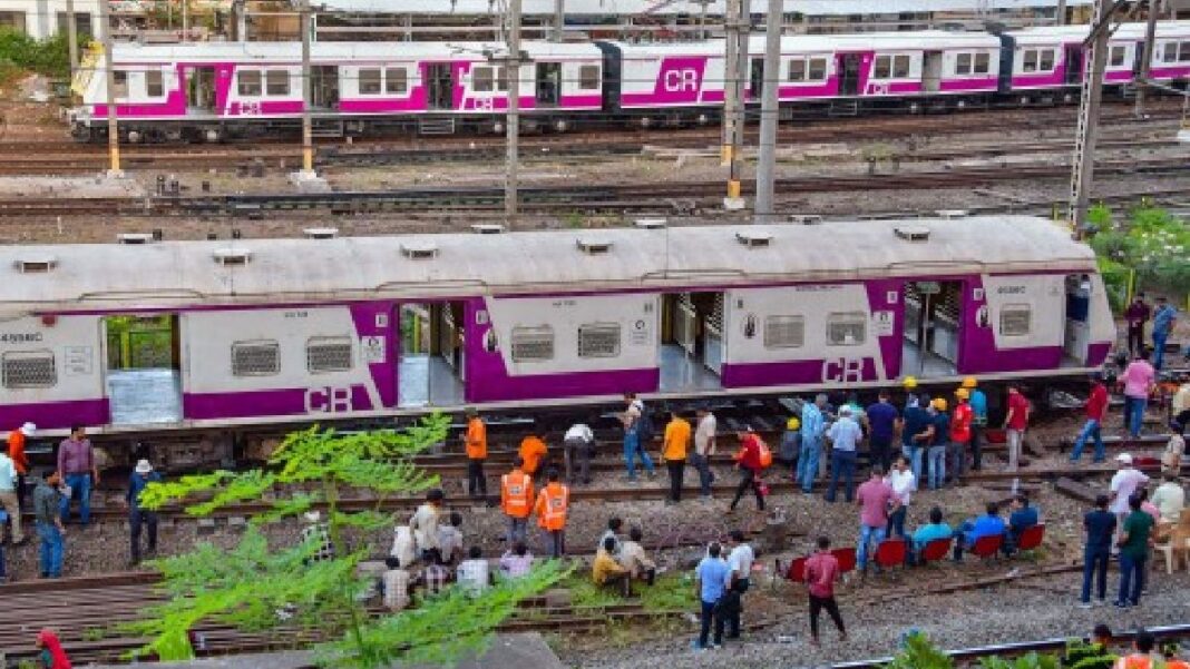 Mumbai Train Services Halted For 26 Minutes Between Diva And Kalwa Section