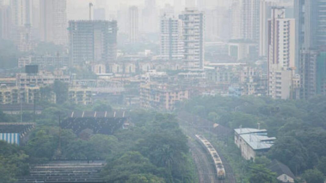 Mumbai Air Quality Improves Slightly While Bandra, Chembur Remain Polluted