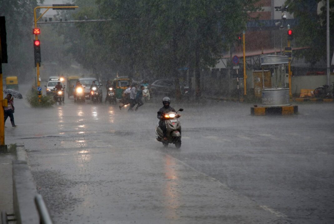 Gujarat reels under unseasonal rain, yellow alert in 13 districts