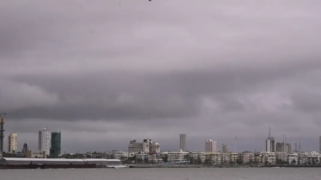 Mumbai wakes to cloudy skies rain improves city air quality