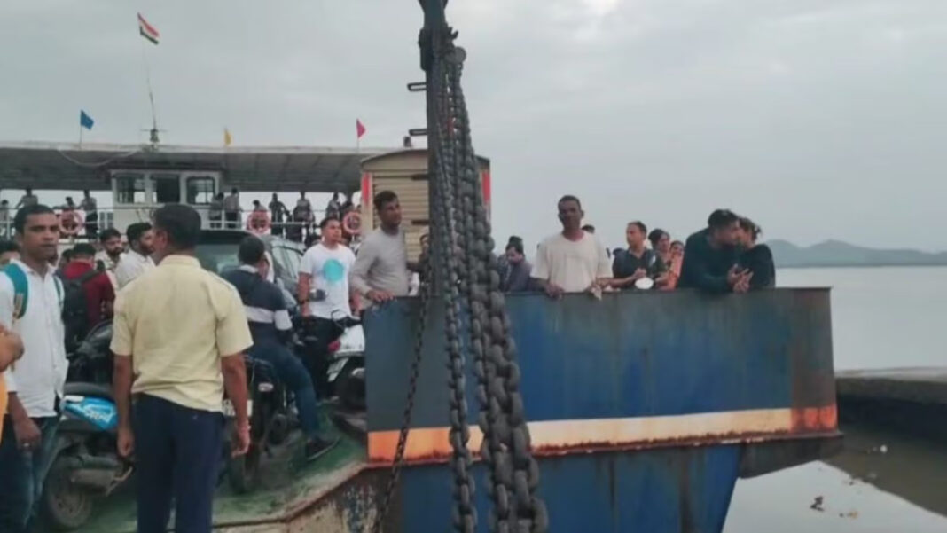 Virar Passengers And Vehicles Stranded Two Hours As Ro-Ro Ferry Breaks Down Due To Technical Snag